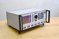 Výkonový funkční generátor střídavého signálu PWG-003-33
